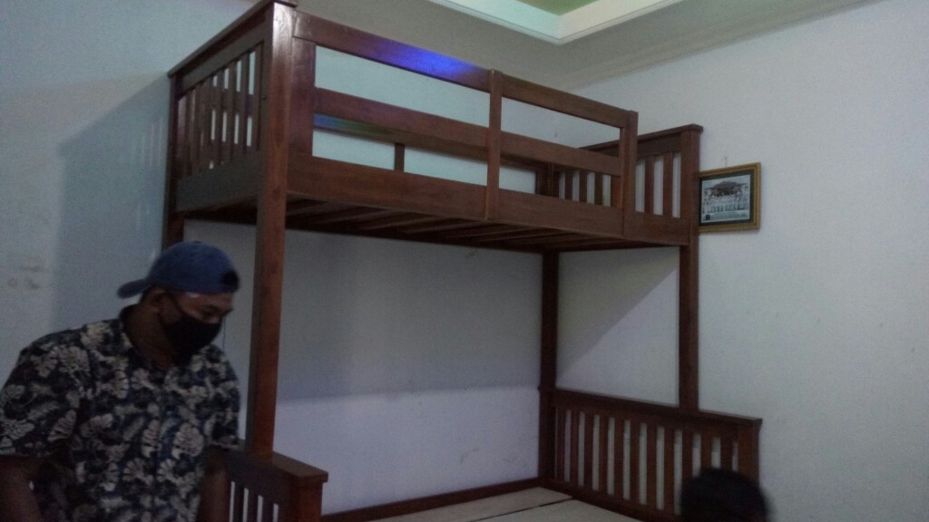 Ranjang Susun Jati Tingkat 90x120 Dengan Laci