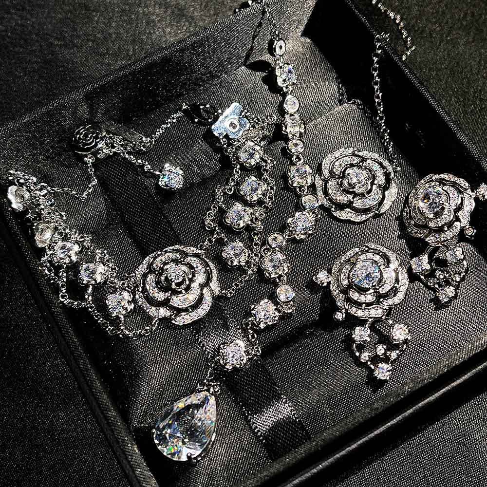 Set Kalung + Gelang Tangan + Anting Gantung Kait Motif Bunga Camellia + Mawar Untuk Perhiasan Wanita