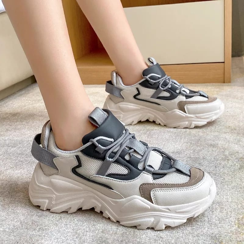 - Sepatu Sneakers Wanita Korea Sol Tinggi SCBD