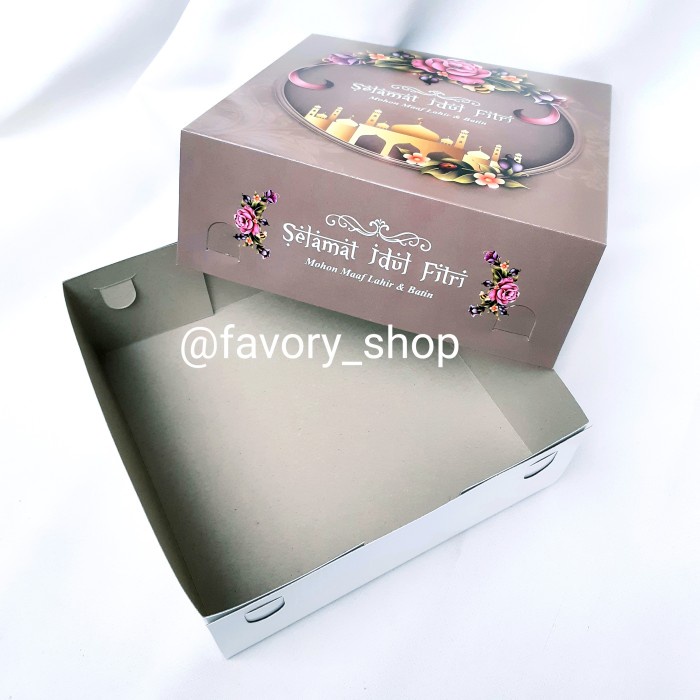 

Box Lebaran 22X22 Floral Brown / Box Packaging Kue Idul Fitri 074