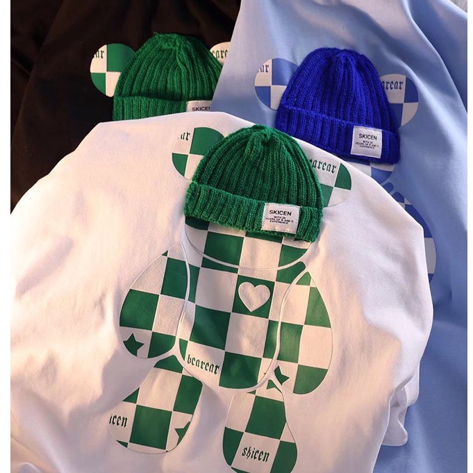 [littlecrab] Kaos Oversize Bearbrlck Topi Rajut Asli Tshirt Square Motif Catur Two Tone Skicen Bearear T-shirt Unik Lucu Berkualitas With A Real Knit Beanie Hat Street Style Love Bear Beruang Lucu Korean Style