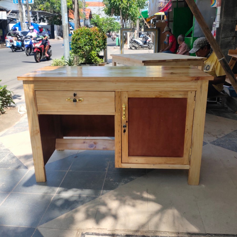 meja kerja dengan laci - laci & lemari