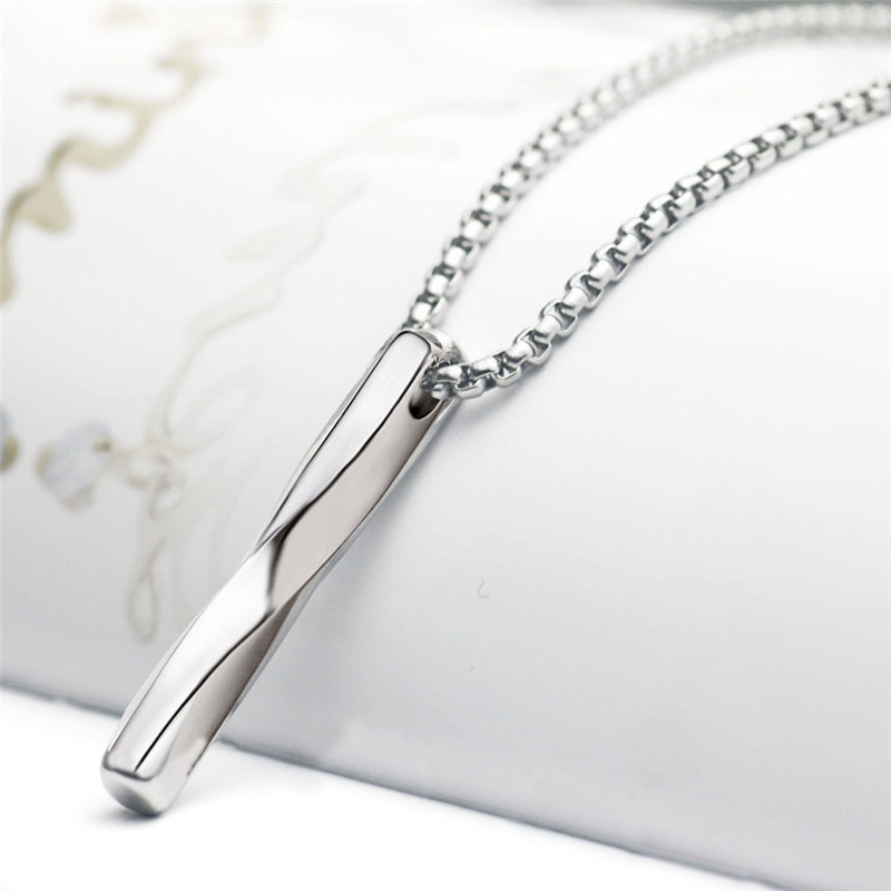 Kalung Rantai Klavikula Bahan stainless steel Dengan Liontin Kulit Ular Panjang Untuk Pria