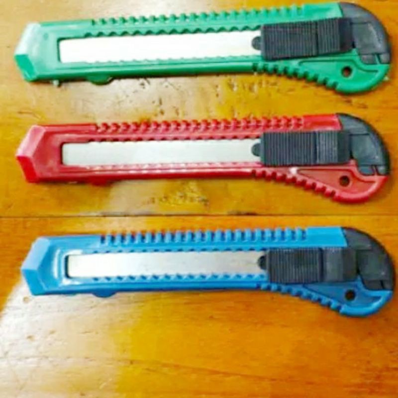 

Pisau cutter / Pisau potong besar
