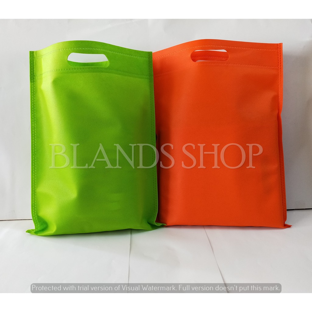 

Tas Kain Spunbond Oval 30 x 40 Murah Furing Bag Goodie Bag Oval 30x40