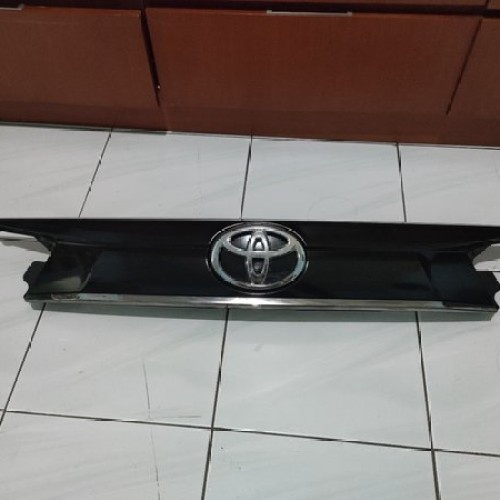 TRUNKLID BAGASI / LIST BAGASI INNOVA VENTURER FACELIFT 2021 2022 ORI