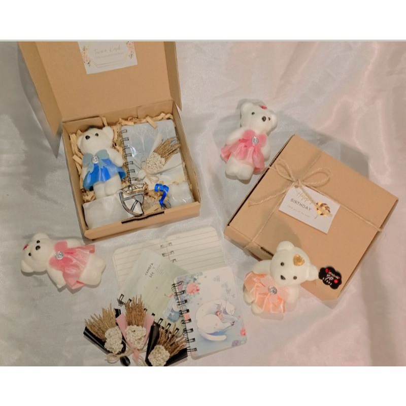 

Hampers | Gift box | Kado | Hadiah Ulang Tahun| Wisuda| Kado untuk pacar