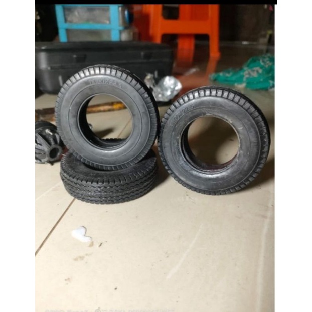 1pcs ban miniatur truk/bus skala 1:10