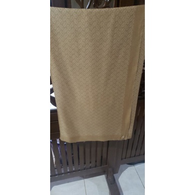 Tapis series buttonscarves canary