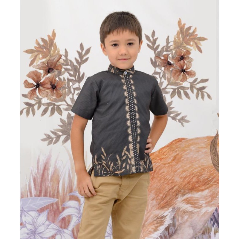 LITTLE DENIS WEARING KLAMBY LITTLE MISHA WEARING KLAMBY