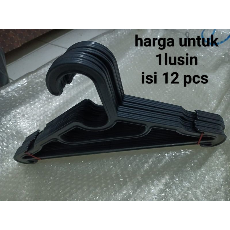 hanger baju plastik hitam ukuran Dewasa (1Lusin)