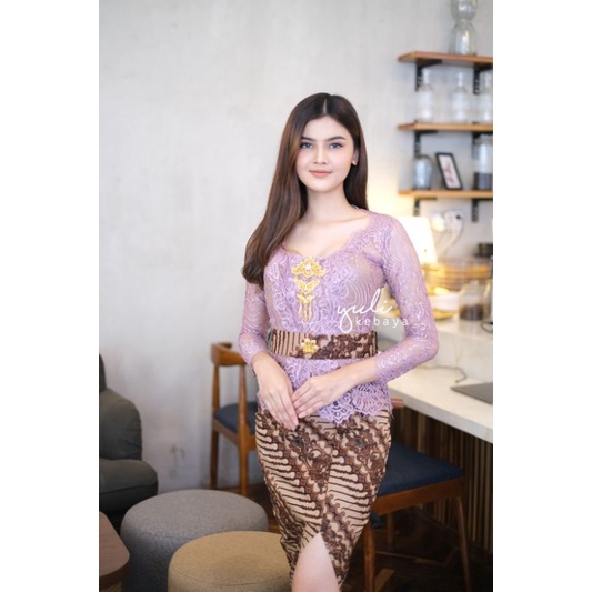 Set Kebaya Bali Jadi Semi Italy Metalic tepi depan | Yuli Kebayabali