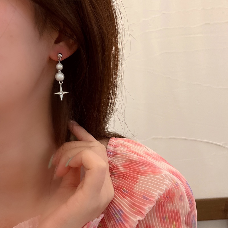 Anting Tusuk Asimetris Trendy Untuk Wanita