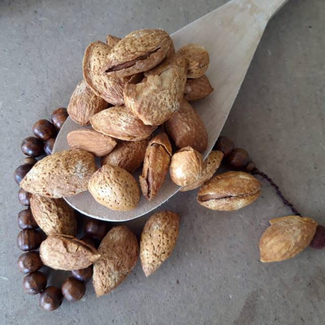 

Kacang almond