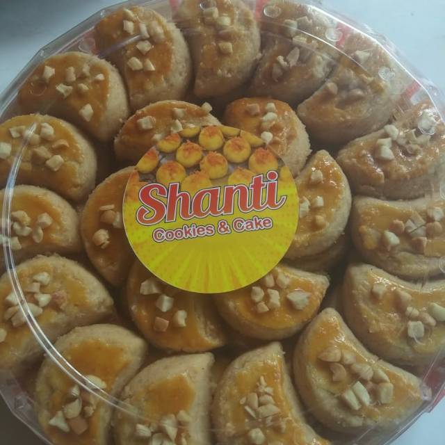 

Shanti Kue Kacang , Homemade, dijamin lumer, yuk di borong mau untuk parsel atau untuk lebaran, yu