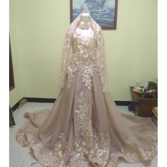 Gaun pengantin ekor organza