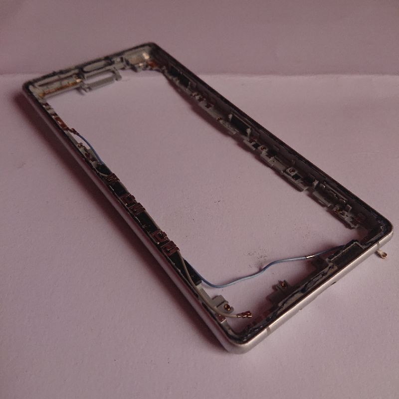 frame sony xperia xz2