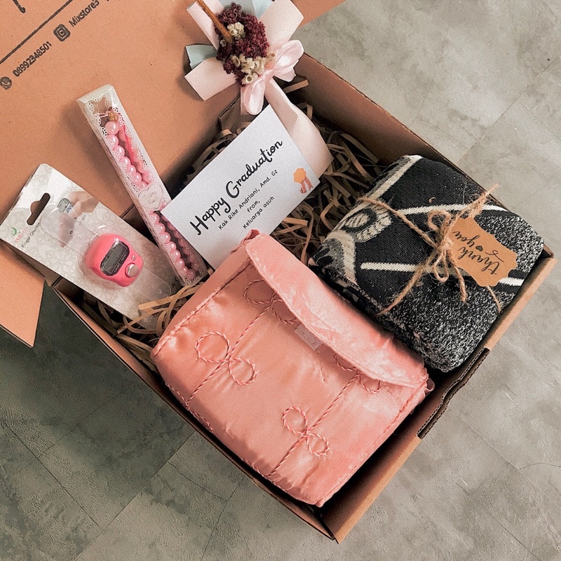KADO BIRTHDAY/ULANG TAHUN/KADO ULTAH IBU/KADO GRADUATION/HAMPERS BOX GRADUATION/KADO WISUDA/KADO LUC