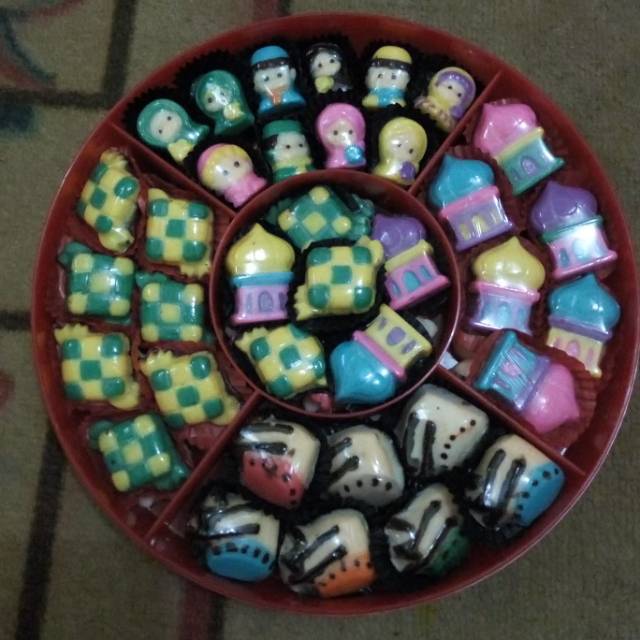 

Coklat lebaran toples tray