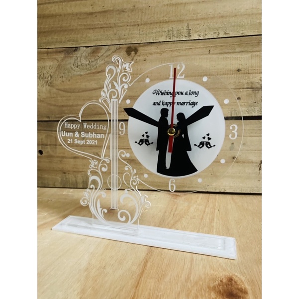 KADO PERNIKAHAN AKRILIK UNIK JAM DUDUK CUSTOM