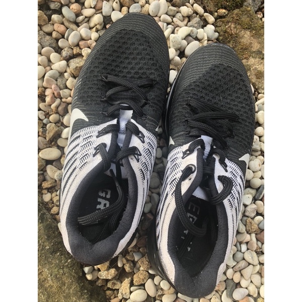 Preloved sepatu Nike Grip/Sepatu olahraga wanita