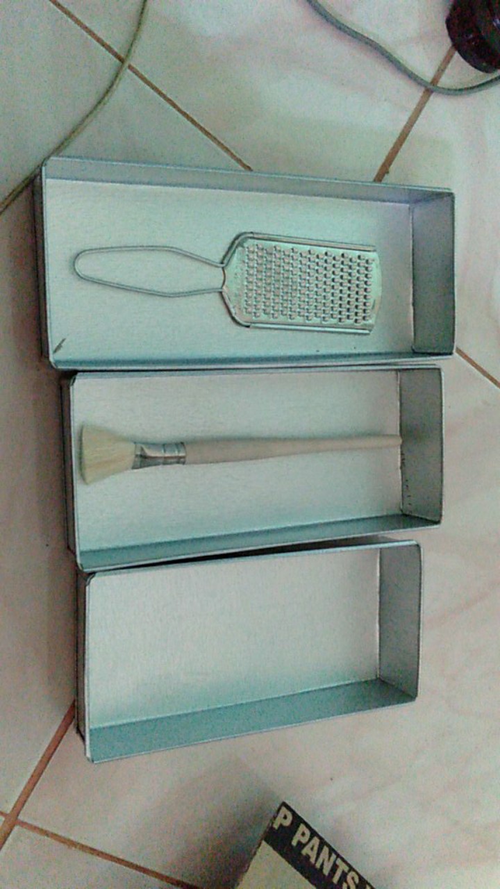 1 Set Isi 3 Pcs Loyang Brownies Plus Kuas Dan Parutan Keju