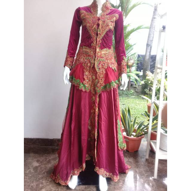 Kebaya manten maroon