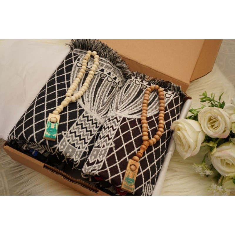 

Hampers pernikahan/kado pernikahan/kado ulang tahun/kado anniversary/