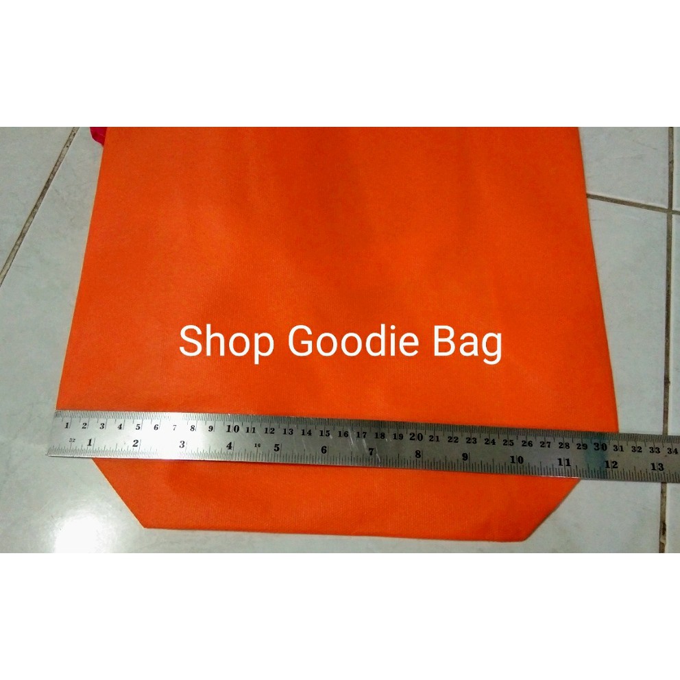 

iDk90 Tas Spunbond Handle Box Model Landscape uk 32x26x12 harga Per LUSIN / Goodie Bag / Tas kain