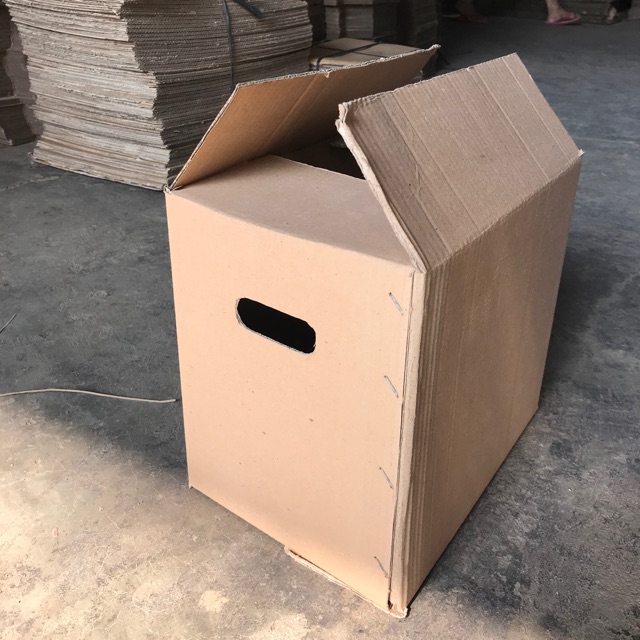 

Kardus karton dengan pegangan