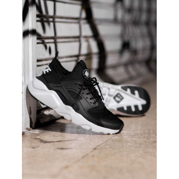 Nike air huarache black white