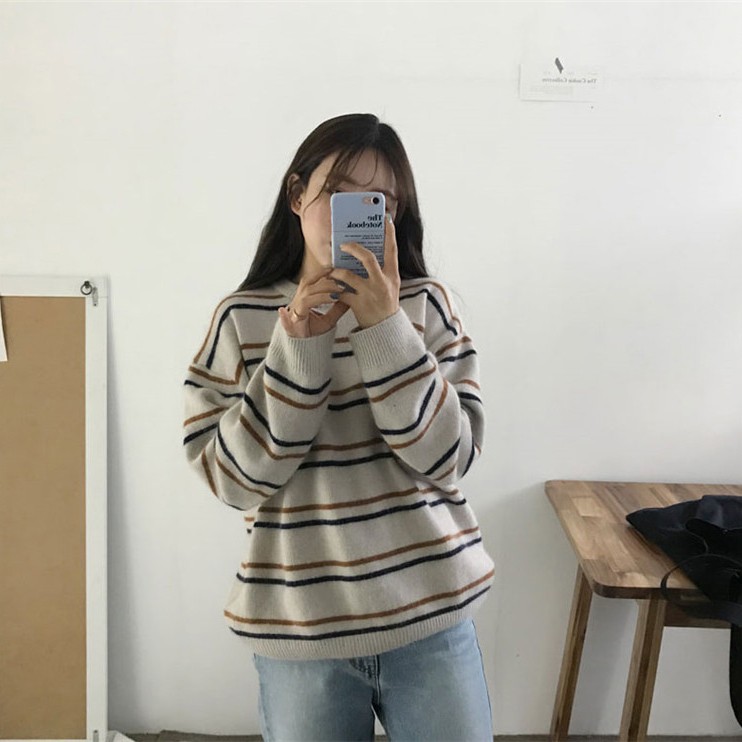 Sweater Model Round Neck Lengan Panjang Motif Garis Untuk Wanita