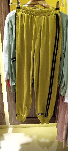 Jogger pants by second sign