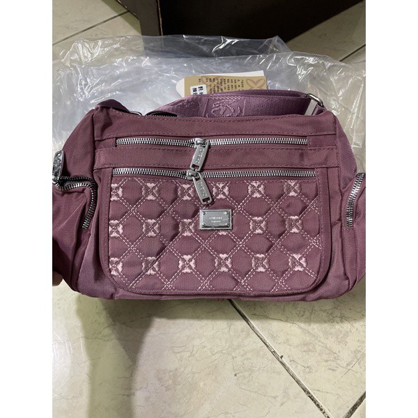 Tas selempang wanita Tas Wanita Tas Chibao 8896-22 Bahan Kanvas size 29x22x10 cm. Chibao Import Chibao Ori Tas Chibao Best Seller Terbaru bisa bayar ditempat.!!!