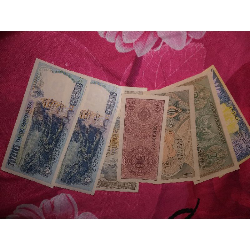 Uang kuno//1 rupiah, 2½ rupiah,5 rupiah ,10 rupiah, 1000 rupiah dan 50 sen