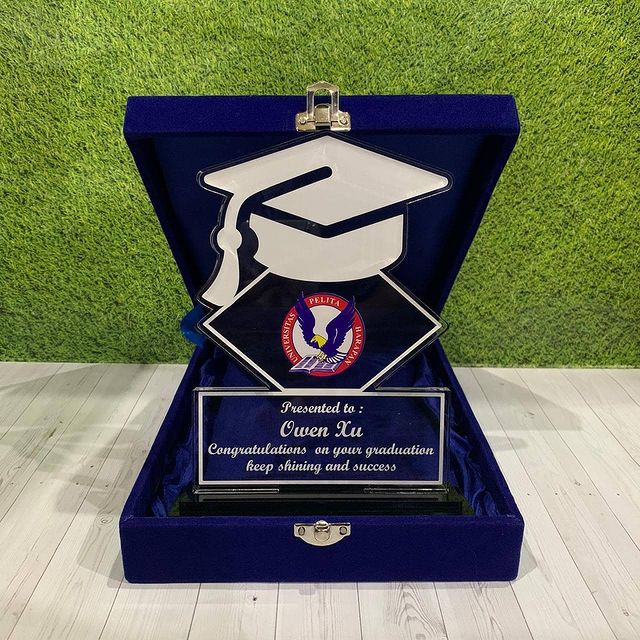 

plakat graduation plakat wisuda hadiah sidang skripsi plakat akrilik custom tulisan bebas desan+box