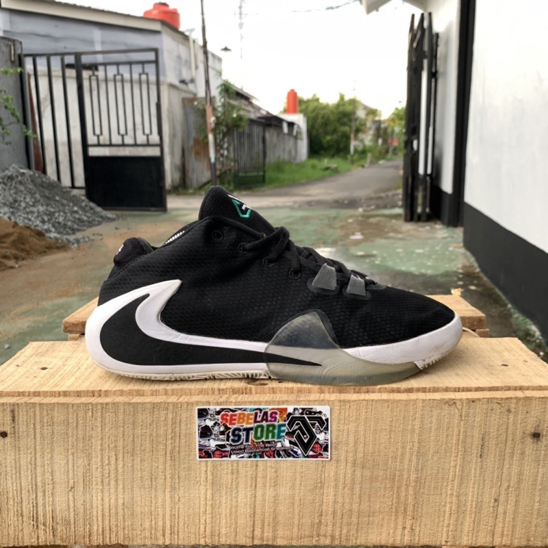 Sepatu Basketball Nike Zoom Freak 1 Giannis Second Bekas Original Size 44