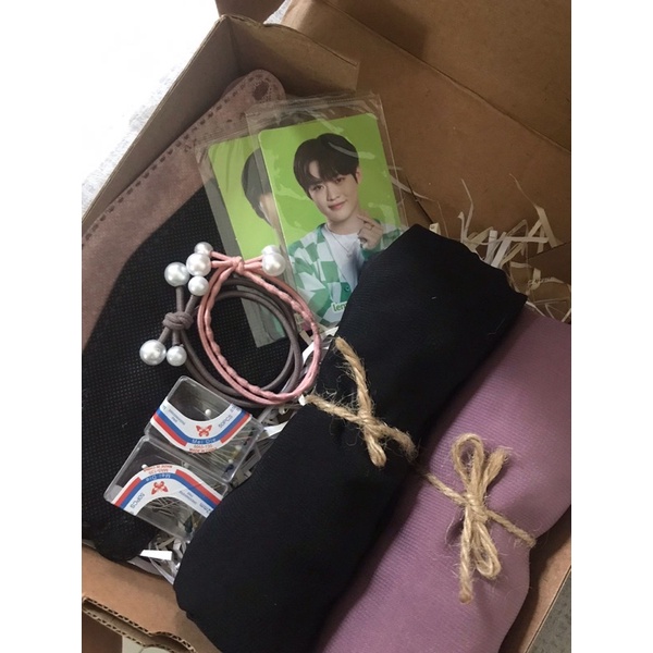 

Hampers Cantik kado untuk pacar free pc Nct x Lemonilo
