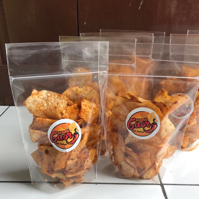 

Keripik sambal (sambal gaor), terbuat dari uni talas. Pedas enak nya ketagihan . Yuk di order