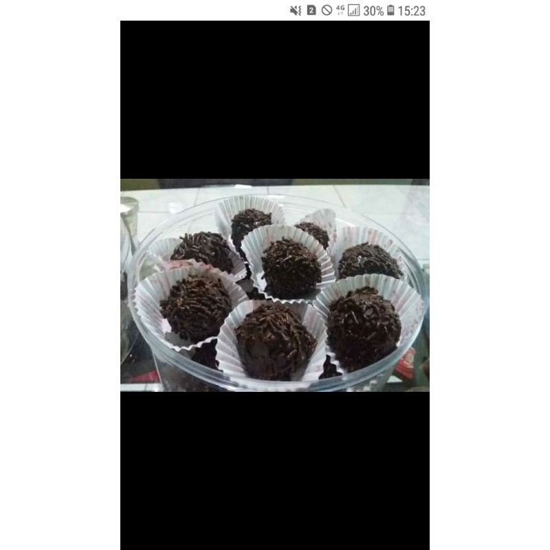 

Bola rambutan coklat