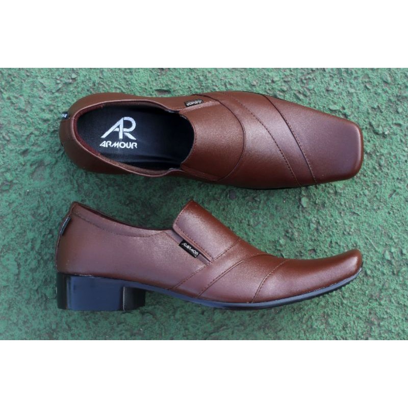 Sepatu Fantofel Pria Slip on Yang Lagi Hits