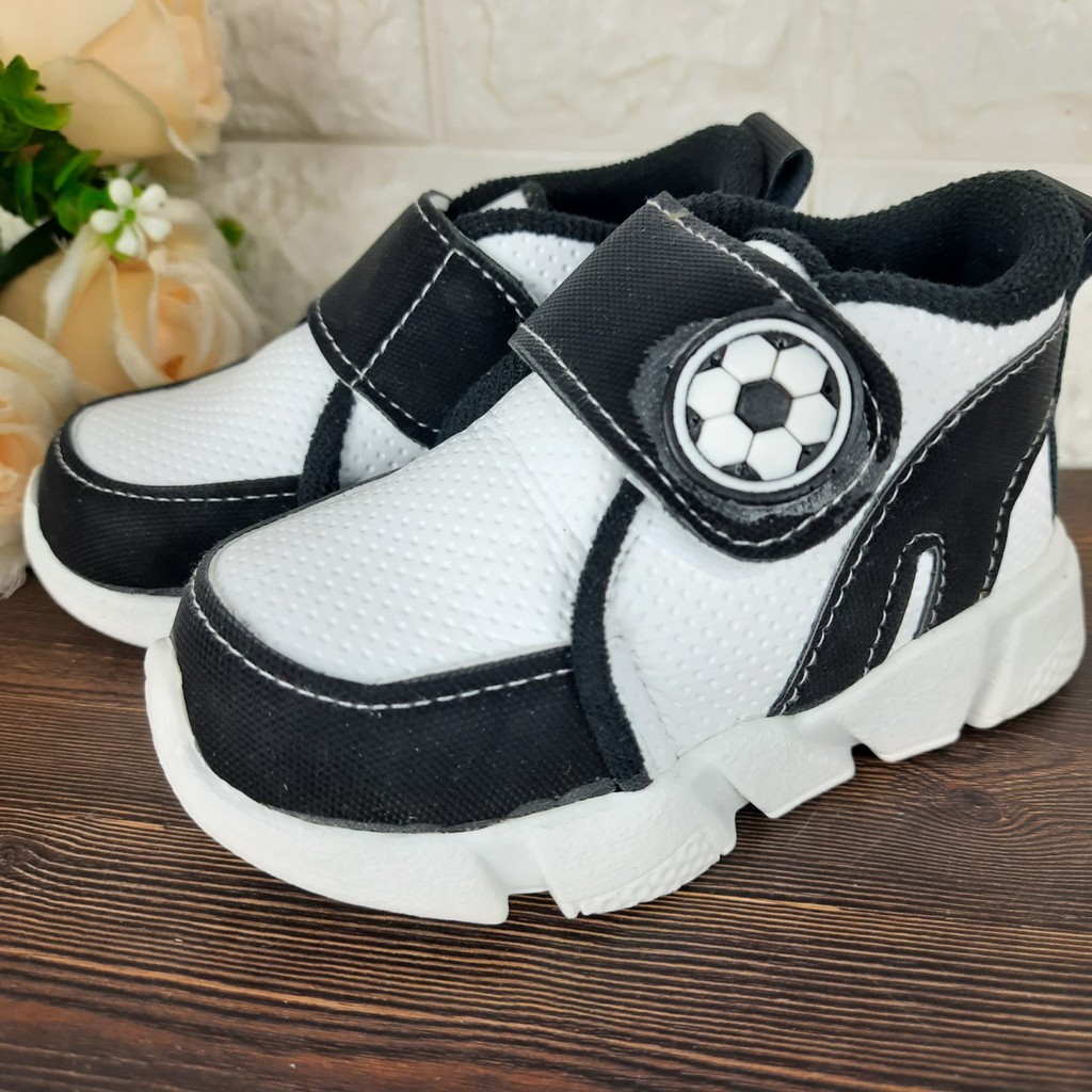 [TAMAN SEPATUKU] SEPATU TRENDY MURAH SNEAKER BOLA ANAK LAKI-LAKI USIA 1-3 TAHUN CAX15