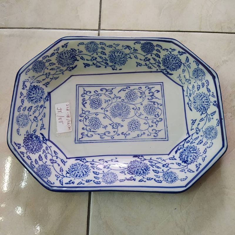 Piring Segi Delapan Keramik Biru Putih ukuran 25.5cm Lebar 19.5cm/ Piring Saji Kansai Segi delapan