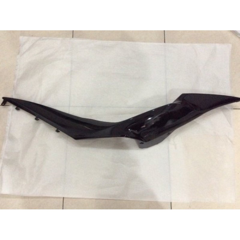 Body Belakang Kiri Suzuki GSX R dan S 150 Hitam Glossy
