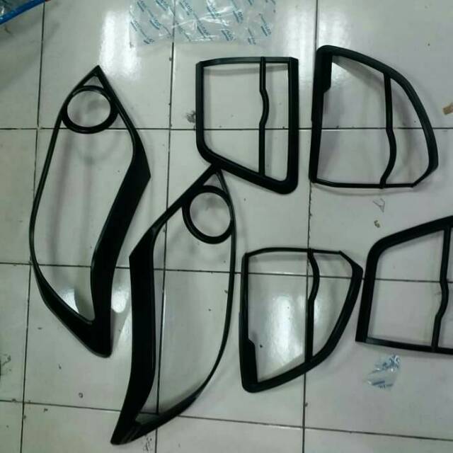 Garnish Lampu  Toyota Grand Fortuner 2012-2013