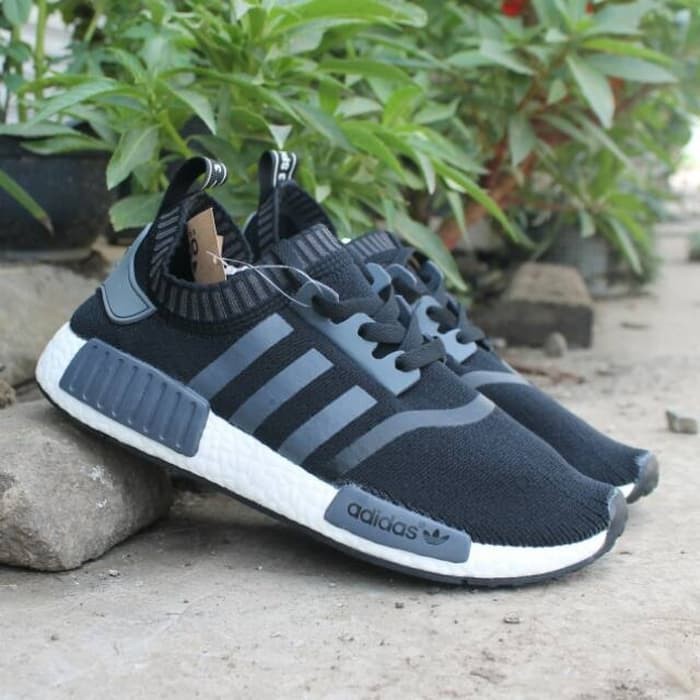 Sepatu Hits Casual Pria Wanita Adidas Nmd R1 Black Grey Unisex(Couple)