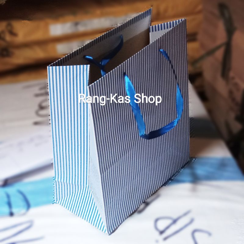 

Paperbag Garis Biru Buku doff