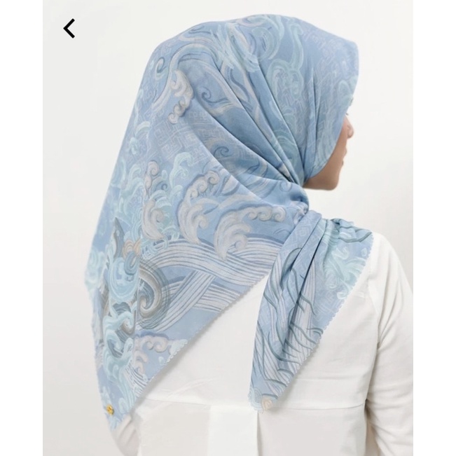 The wave square Lagoon Buttonscarves