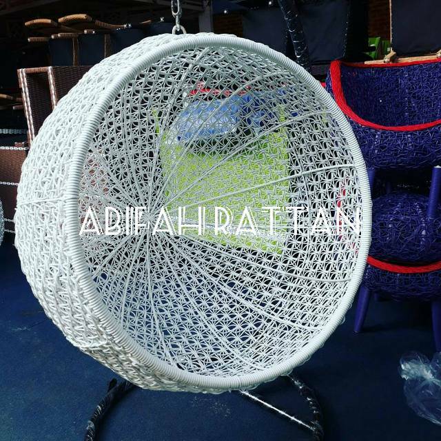 Ayunan Gantung Rotan Sintetis Bulat