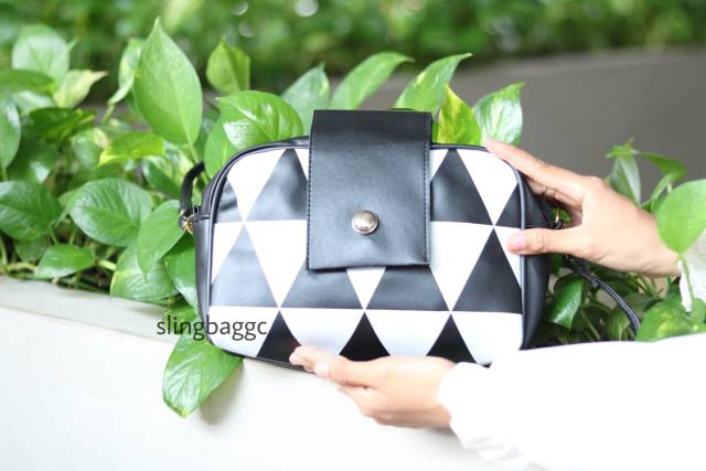 SLINGBAG TRIANGLE TERMURAH / TAS WANITA MURAH SALE